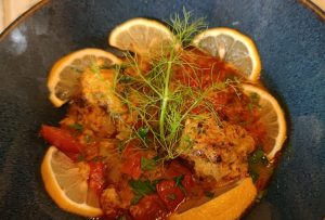 Marokkanische Fischfrikadellen mit Fenchel-Tomaten-Sauce