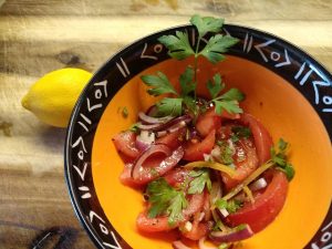 Tomatensalat mit Salzzitronen